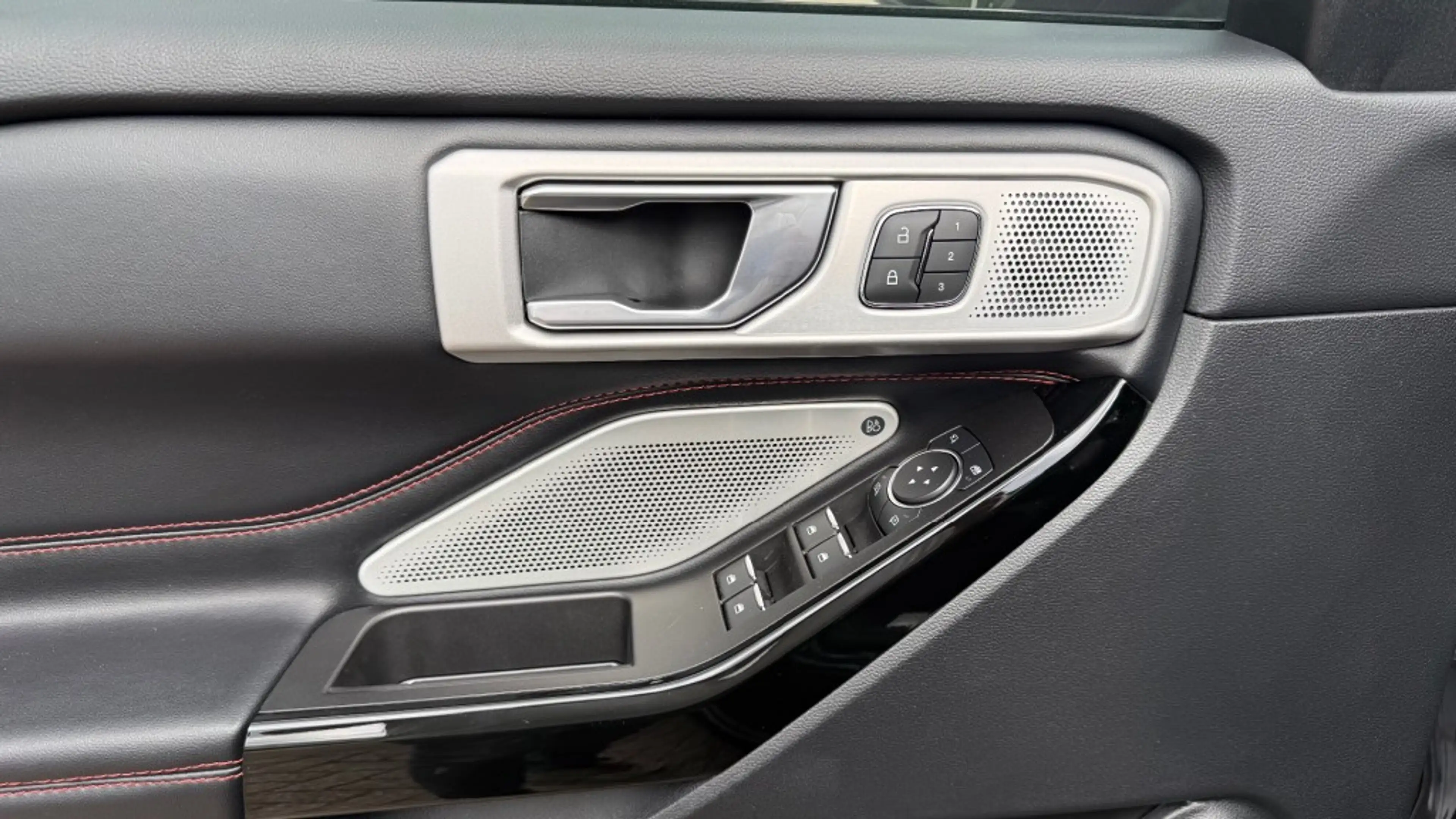 Ford Explorer 3.0 V6 EB PHEV ST-LINE / BLACK EDITION / 20inch / — photo 12