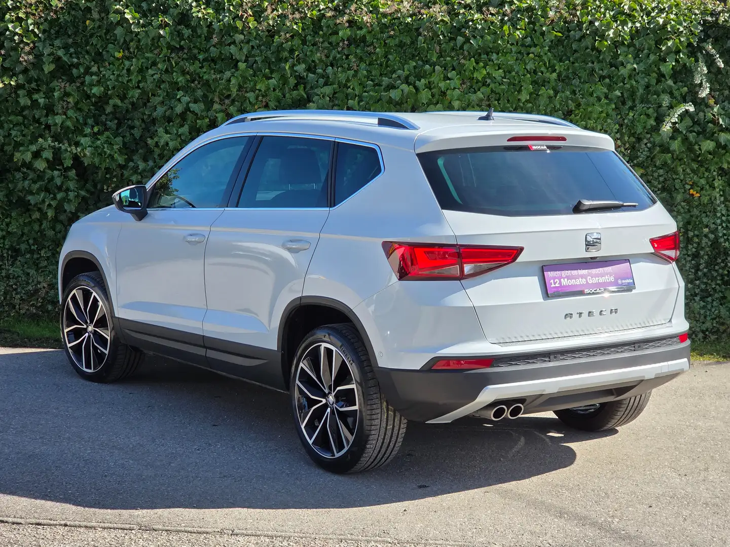 SEAT Ateca TSI // XCELLENCE / AHK / KAMERA / ACC / WENIG KM / Weiß - 2