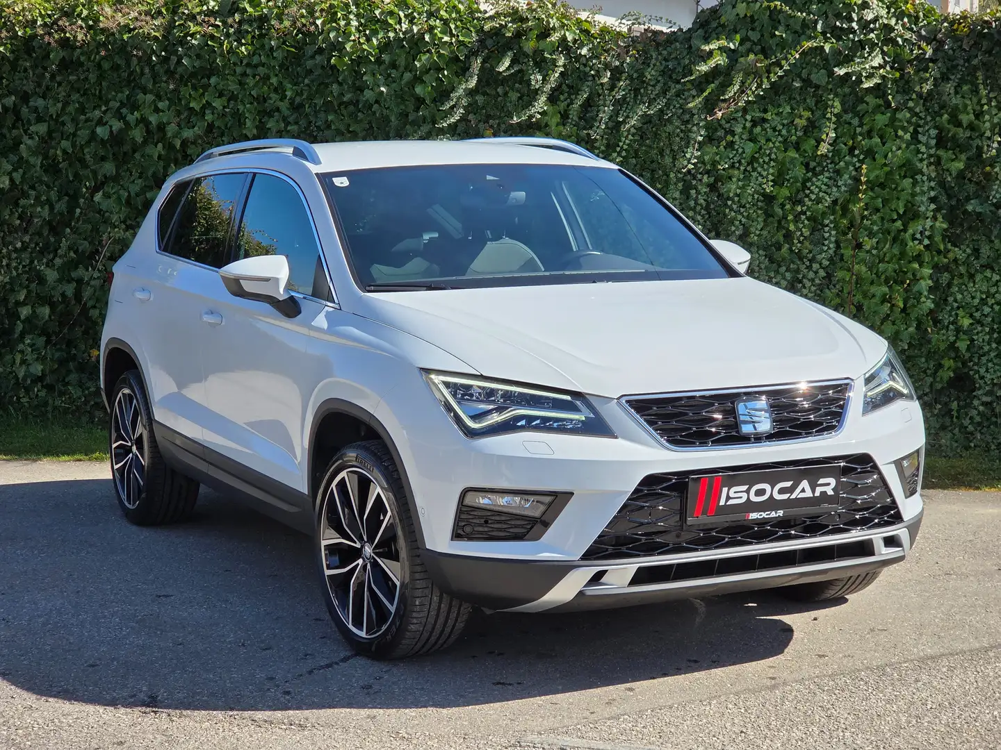 SEAT Ateca TSI // XCELLENCE / AHK / KAMERA / ACC / WENIG KM / Weiß - 1