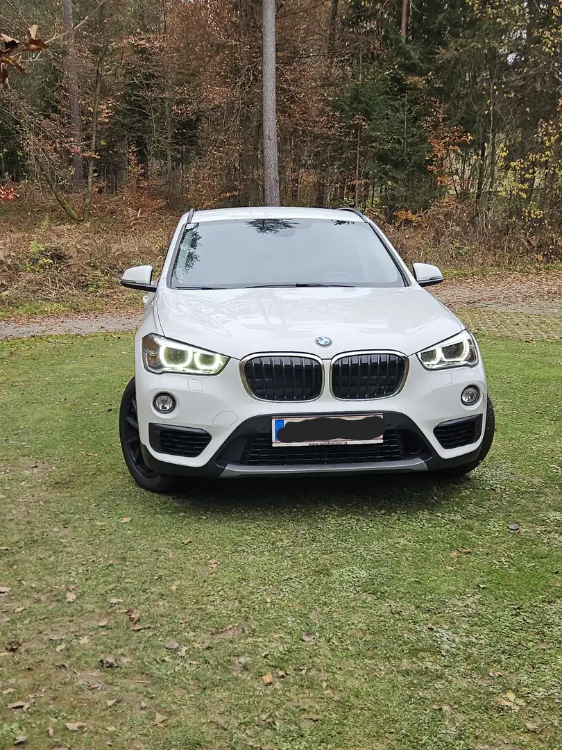 BMW X1 xDrive 18 d Advantage Weiß - 1