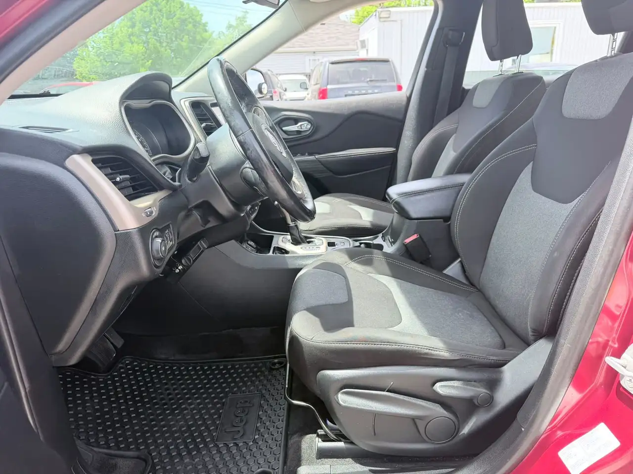 Jeep Cherokee снимка Jeep Cherokee