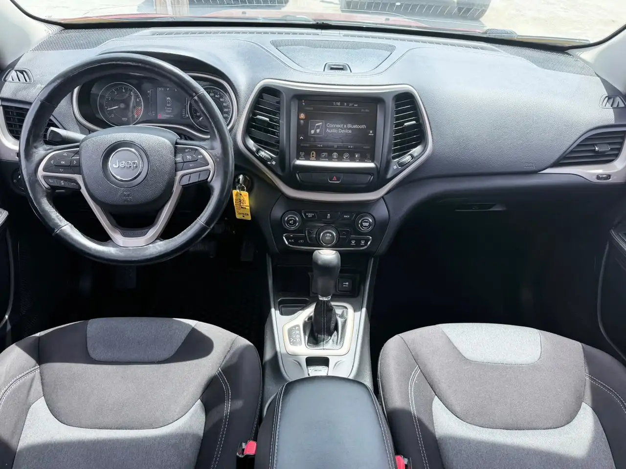 Jeep Cherokee снимка Jeep Cherokee