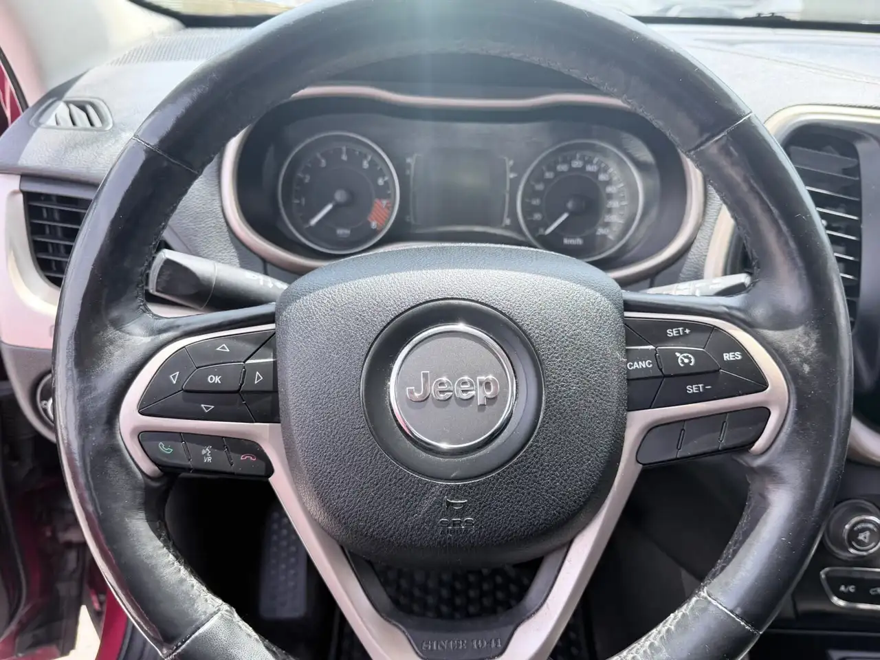Jeep Cherokee снимка Jeep Cherokee