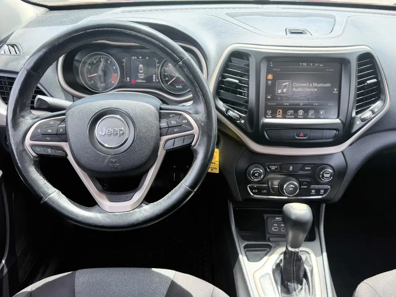 Jeep Cherokee снимка Jeep Cherokee