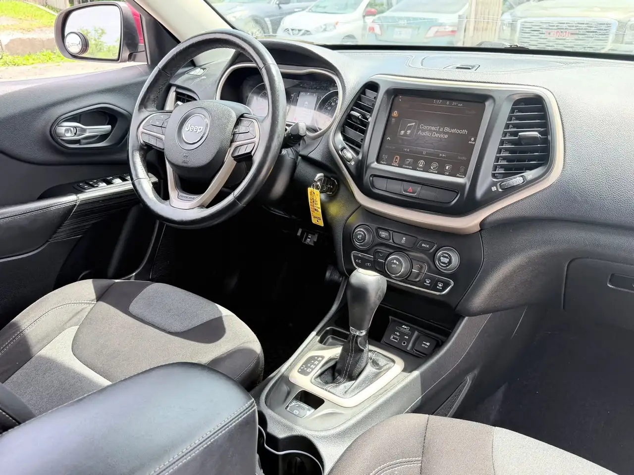 Jeep Cherokee снимка Jeep Cherokee