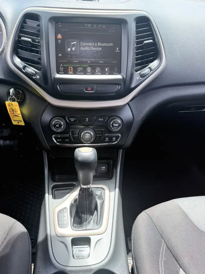 Jeep Cherokee снимка Jeep Cherokee