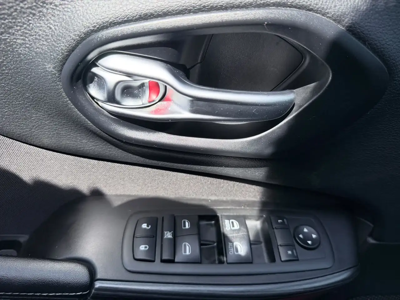 Jeep Cherokee снимка Jeep Cherokee