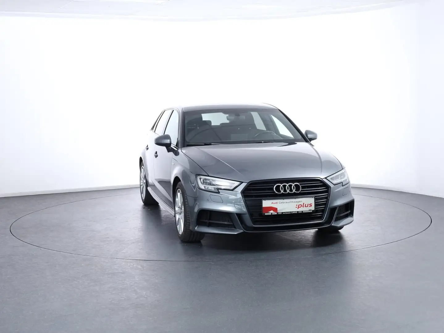 Audi A3 30 TFSI Design Grau - 2