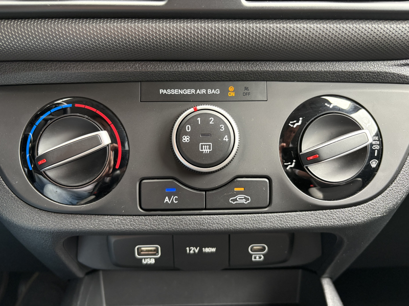 Hyundai i10 1.0 Comfort Achteruitrijcamera - Airco - Navigatie — photo 13