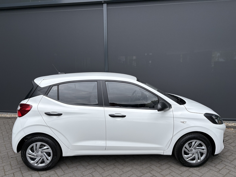 Hyundai i10 1.0 Comfort Achteruitrijcamera - Airco - Navigatie — photo 7