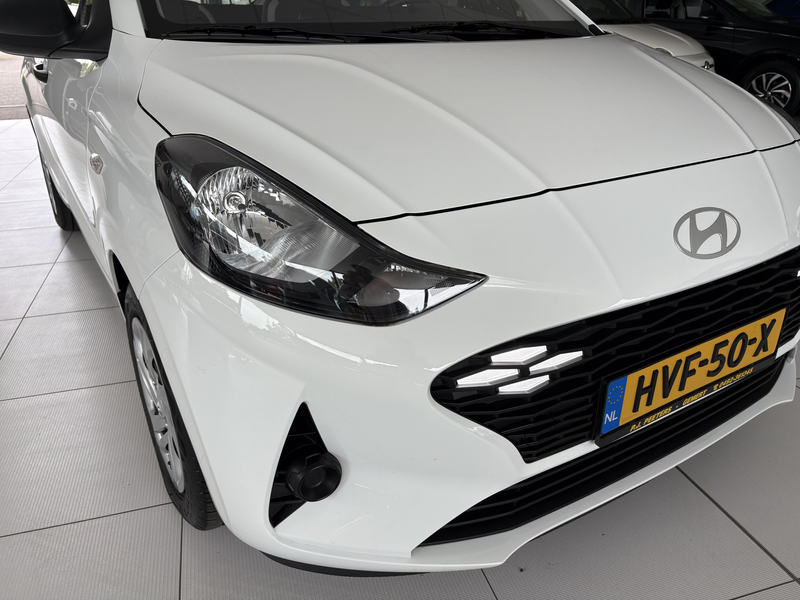 Hyundai i10 1.0 Comfort Achteruitrijcamera - Airco - Navigatie — photo 19