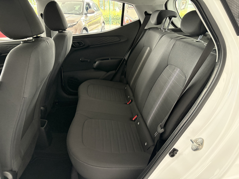 Hyundai i10 1.0 Comfort Achteruitrijcamera - Airco - Navigatie — photo 17