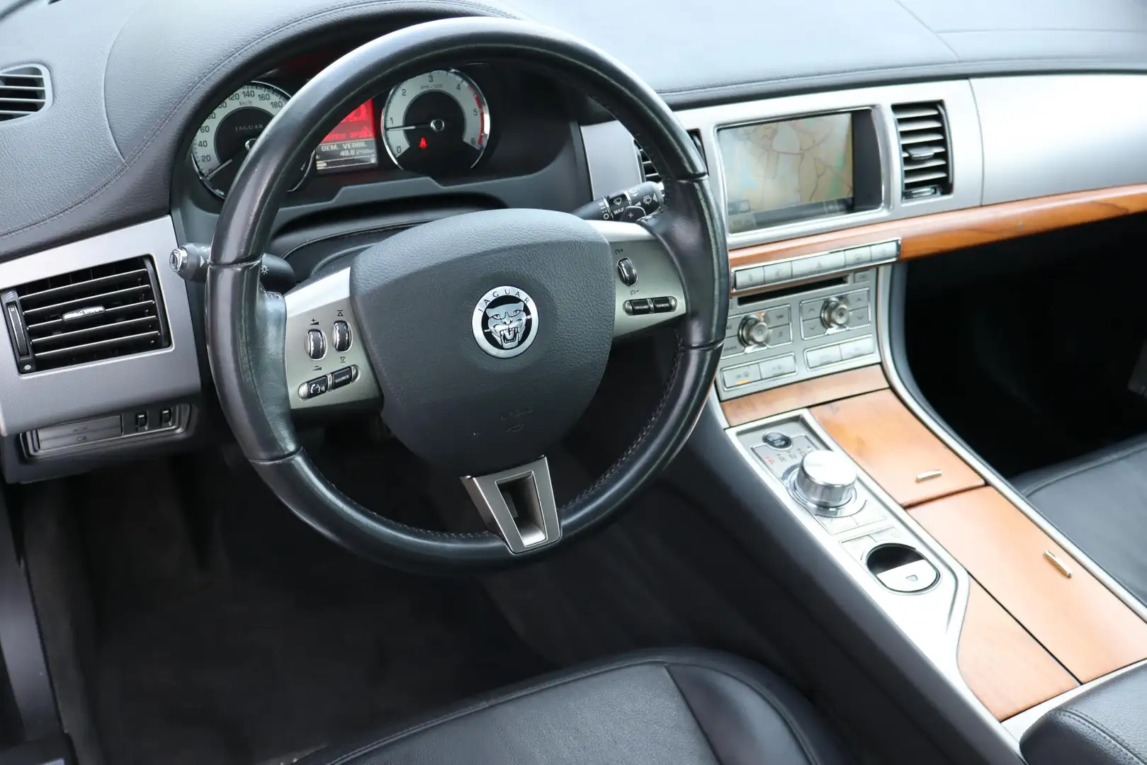 Jaguar XF 3.0D V6 Luxury Navigatie, Airco, Climate control, Grijs - 2