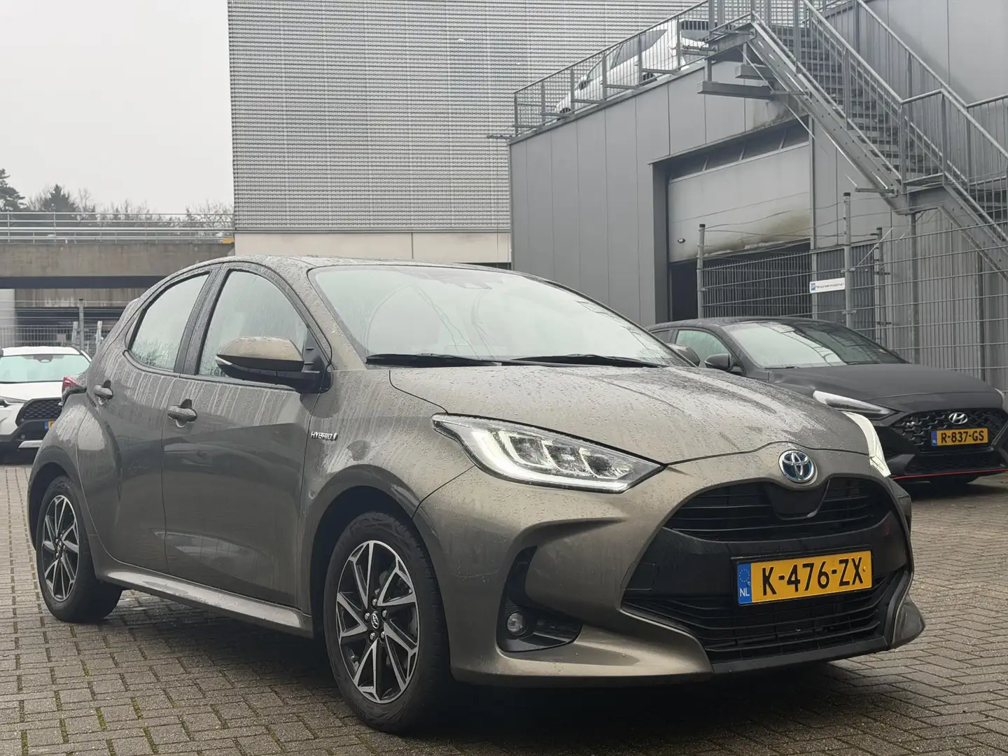 Toyota Yaris 1.5 Hybrid Dynamic | Trekhaak | 1e eigenaar | NAP Vert - 2