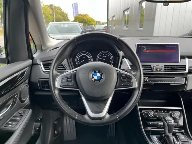 BMW 2 Series view 14