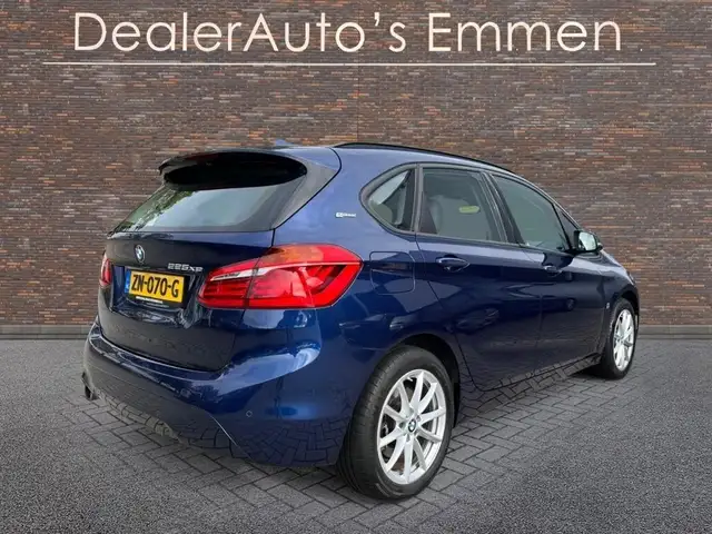 BMW 2 Series view 4