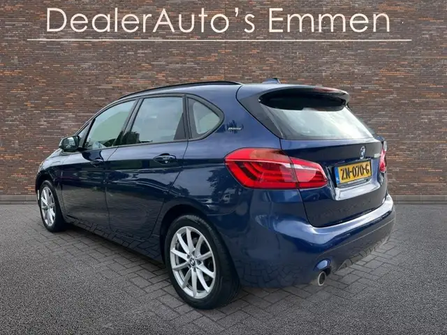 BMW 2 Series view 3