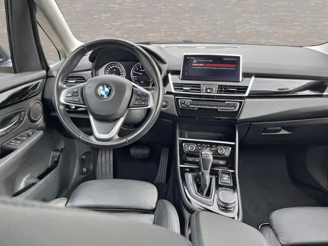 BMW 2 Series view 13