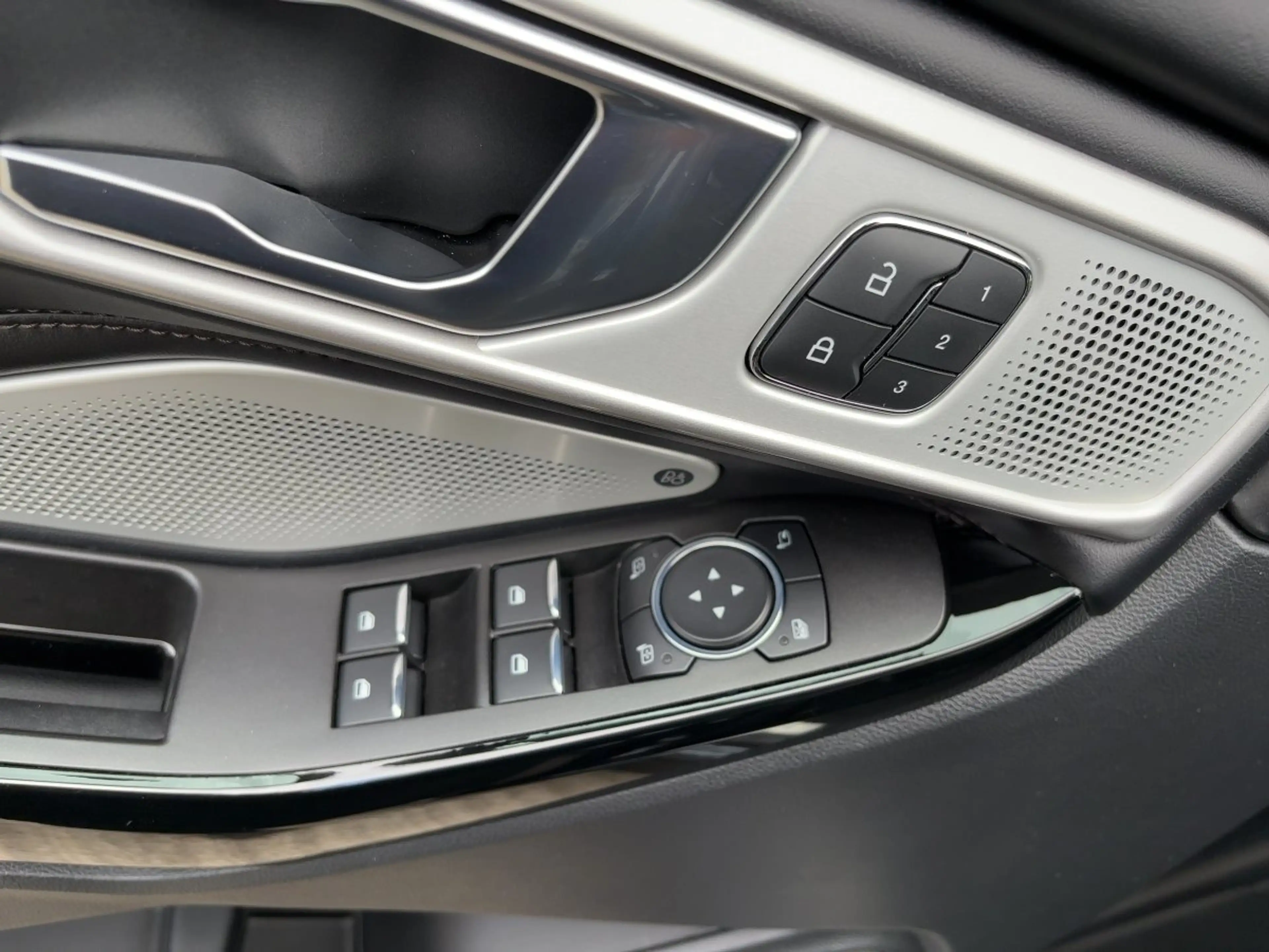 Ford Explorer Platinum PHEV Leder+AHK+Glasdach+LED+Navi ACC CAM — photo 15