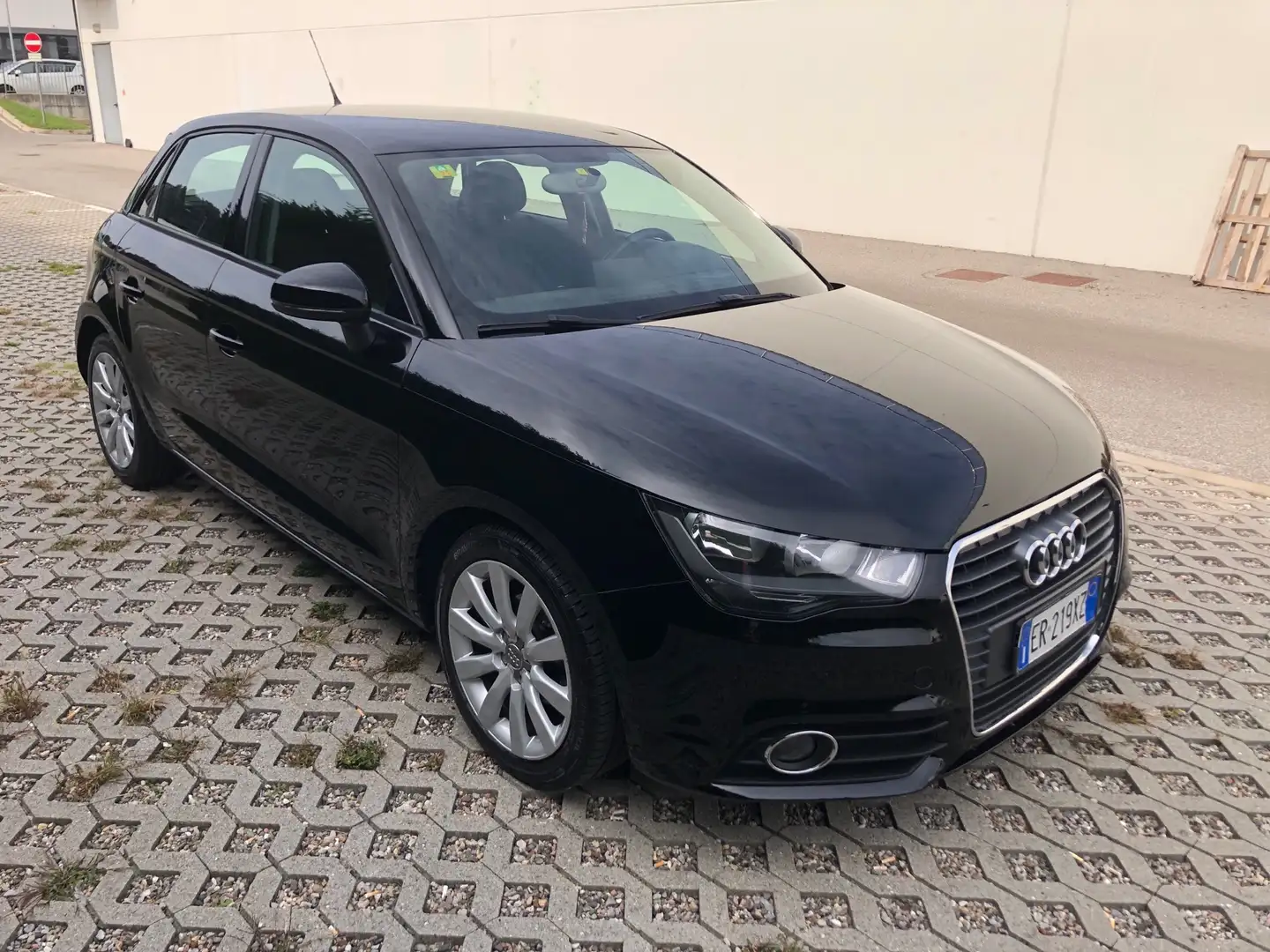 Audi A1 A1 1.6 TDI Stronic S line edition plus - 1