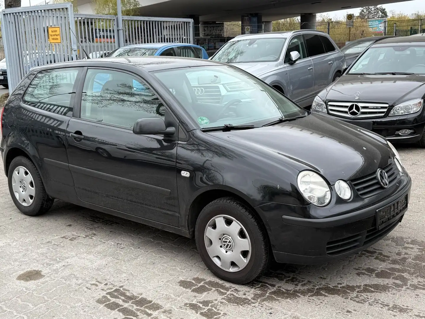 Volkswagen Polo IV 1,4ltr. Klima Servo 5-Gang Negro - 1