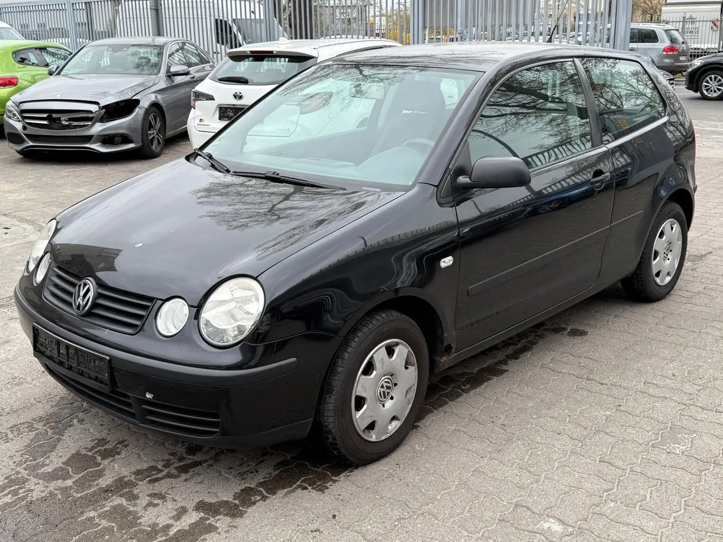 Volkswagen Polo IV 1,4ltr. Klima Servo 5-Gang Negro - 2