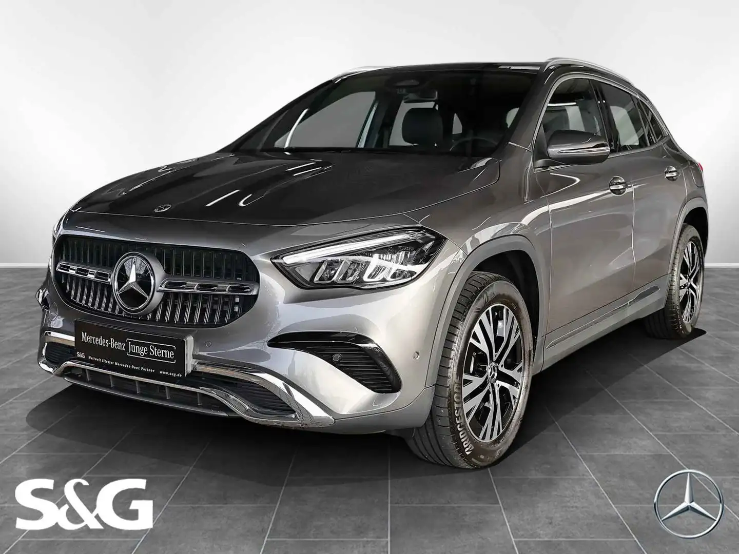 Mercedes-Benz GLA 200 TOTWINKEL+KAMERA+CARPLAY+LED+MBUX+18" Grau - 1
