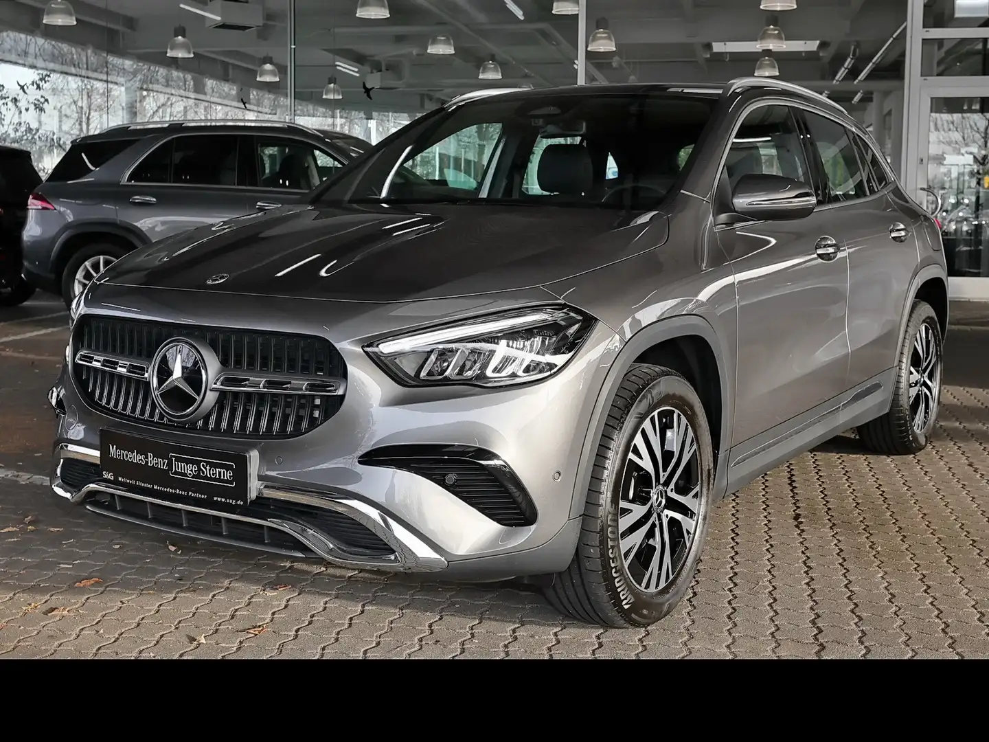 Mercedes-Benz GLA 200 Progressive RüKam+Totwink+18+Sitzhzg Grau - 1