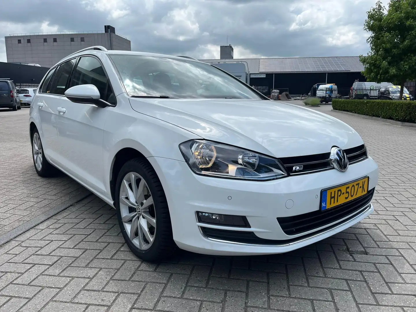 Volkswagen Golf Variant 1.6 TDI Business Edition Wit - 1
