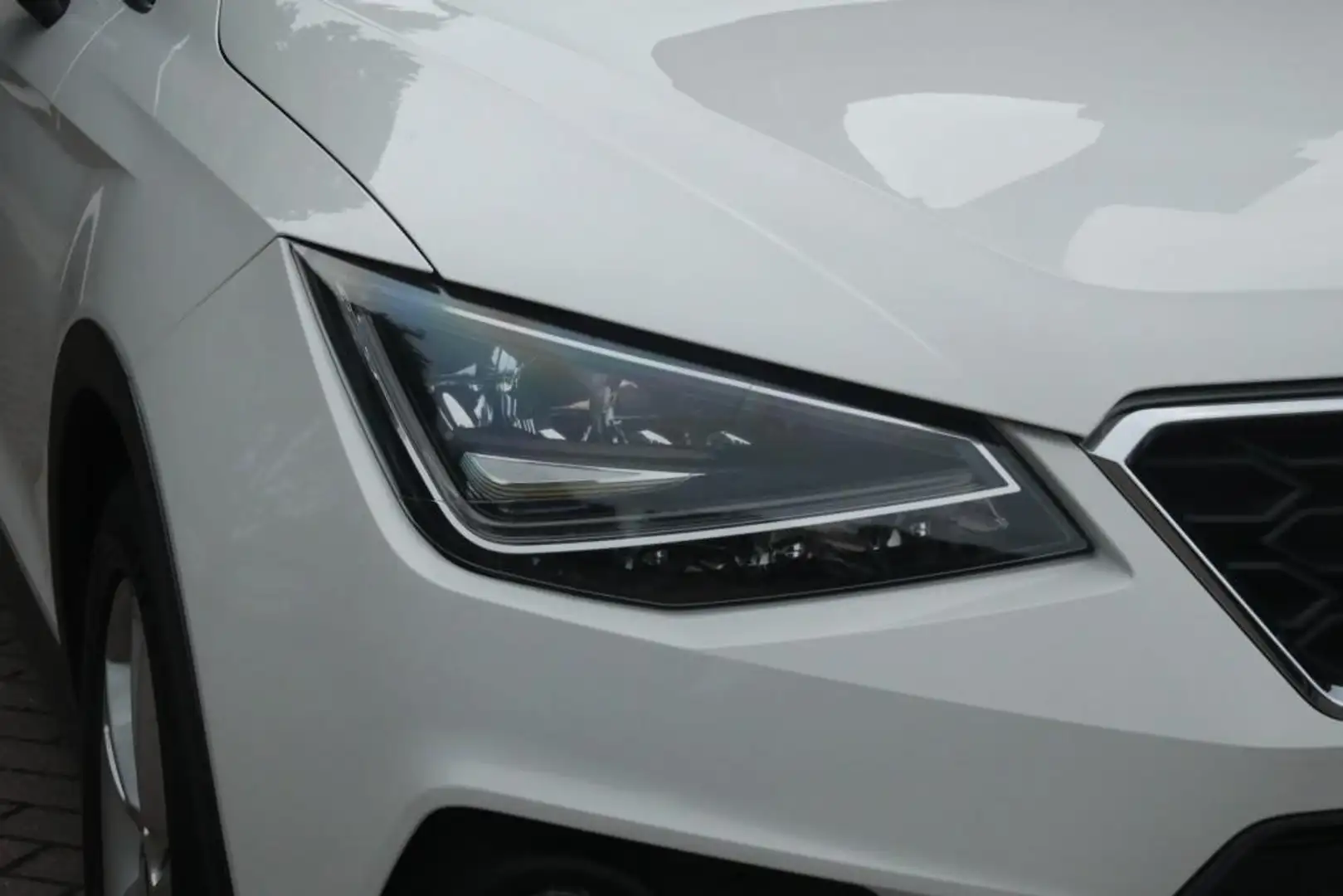 SEAT Arona 1.0 TSi 116pk DSG FR Business Intense | Navi | App Blanc - 2