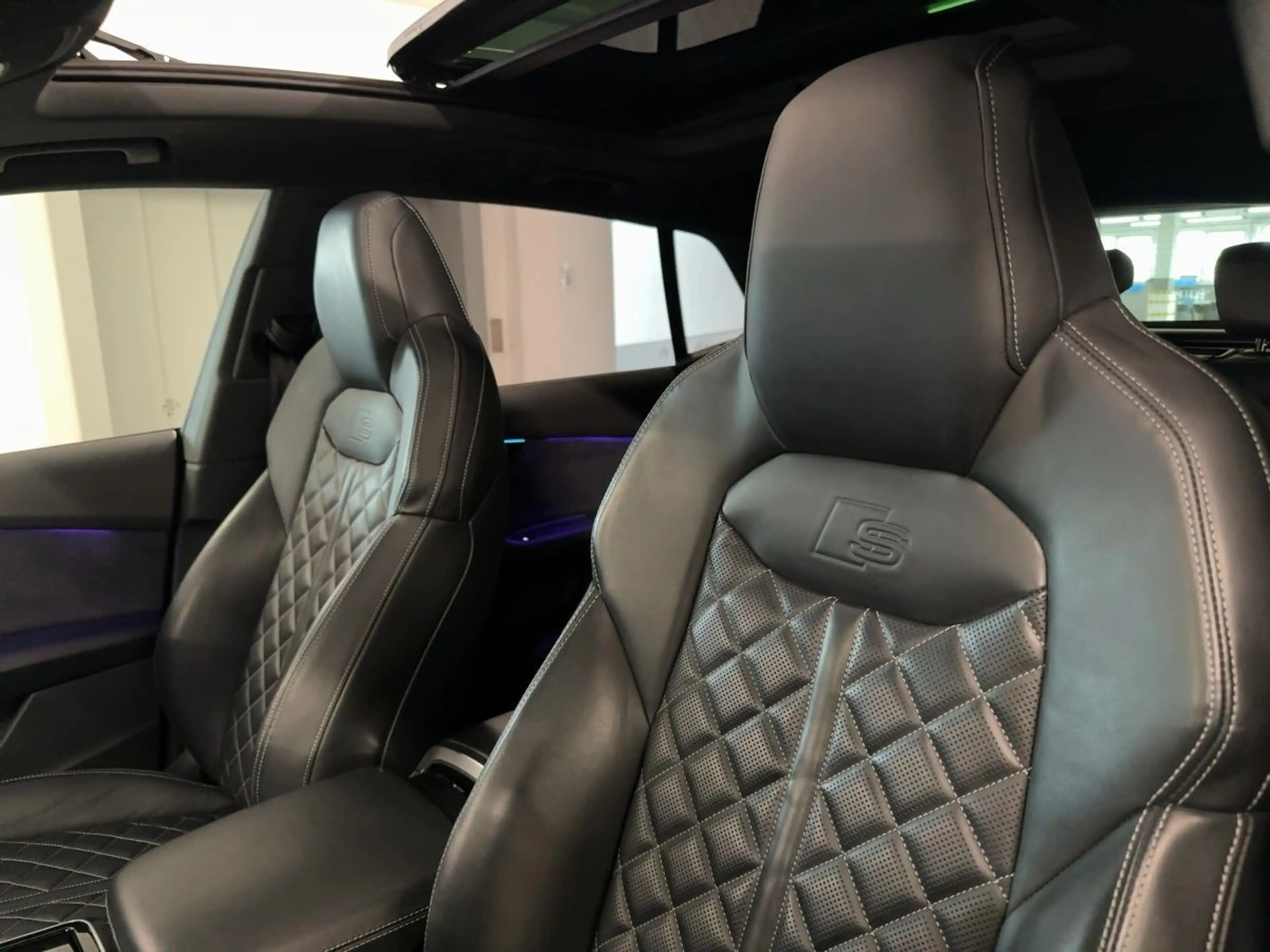 Audi SQ8 TFSI tiptr. STDHZG MATRIX 360°K HUD PANO — photo 20