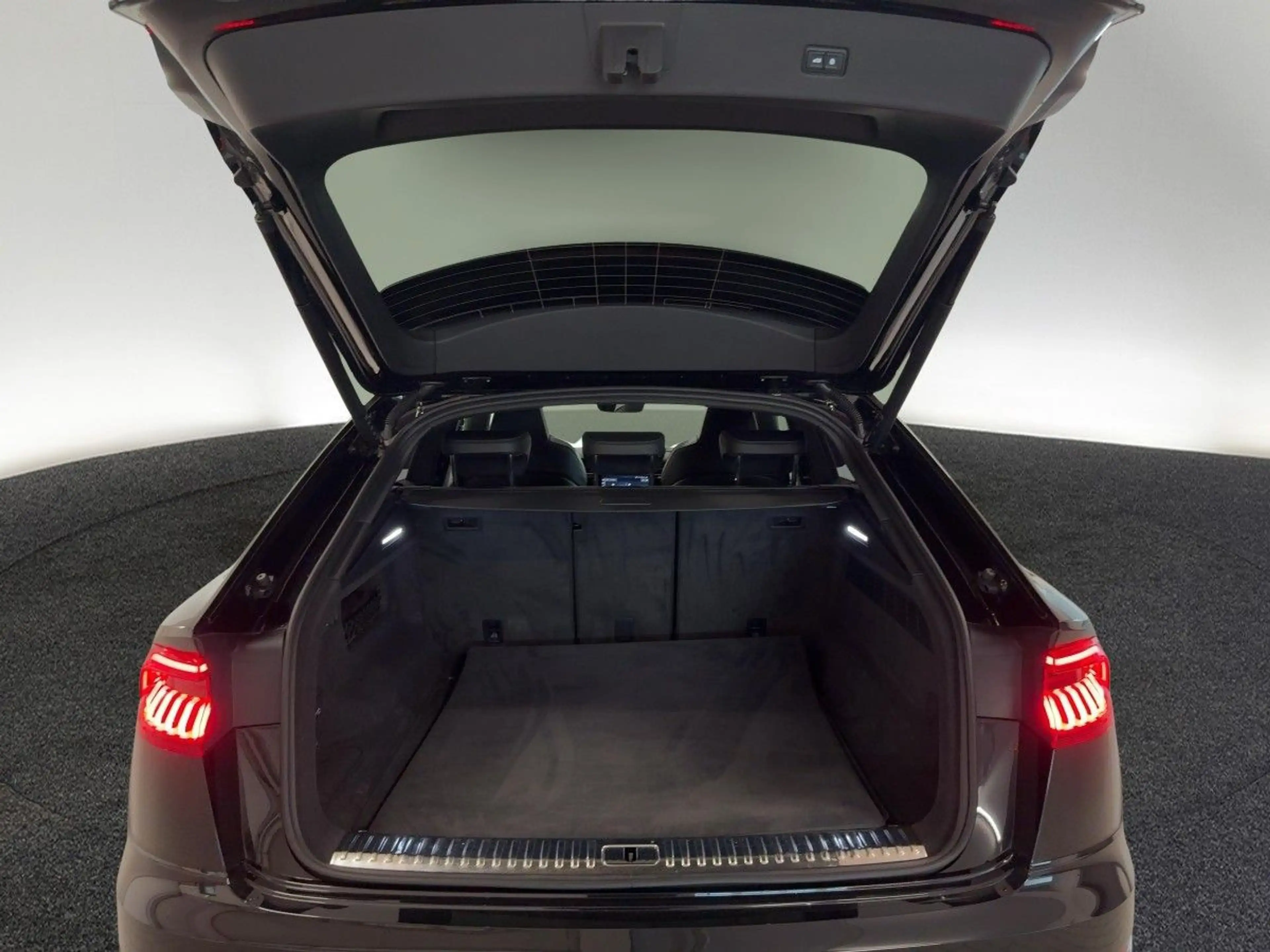 Audi SQ8 TFSI tiptr. STDHZG MATRIX 360°K HUD PANO — photo 9