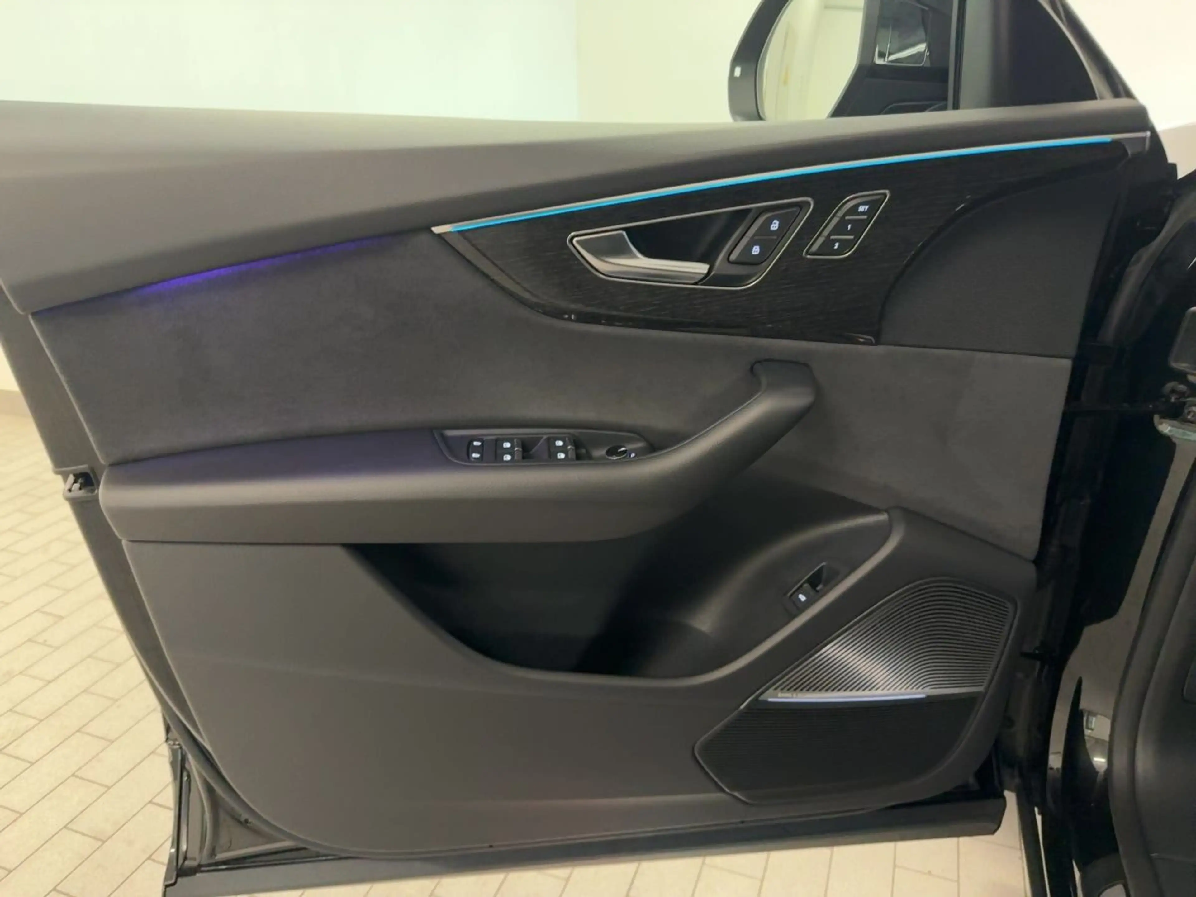 Audi SQ8 TFSI tiptr. STDHZG MATRIX 360°K HUD PANO — photo 17
