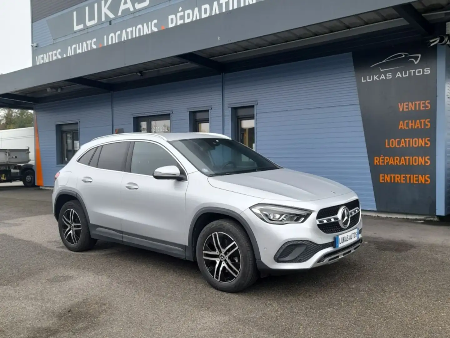 Mercedes-Benz GLA 250 250 e 8G-DCT Business Line Grijs - 1