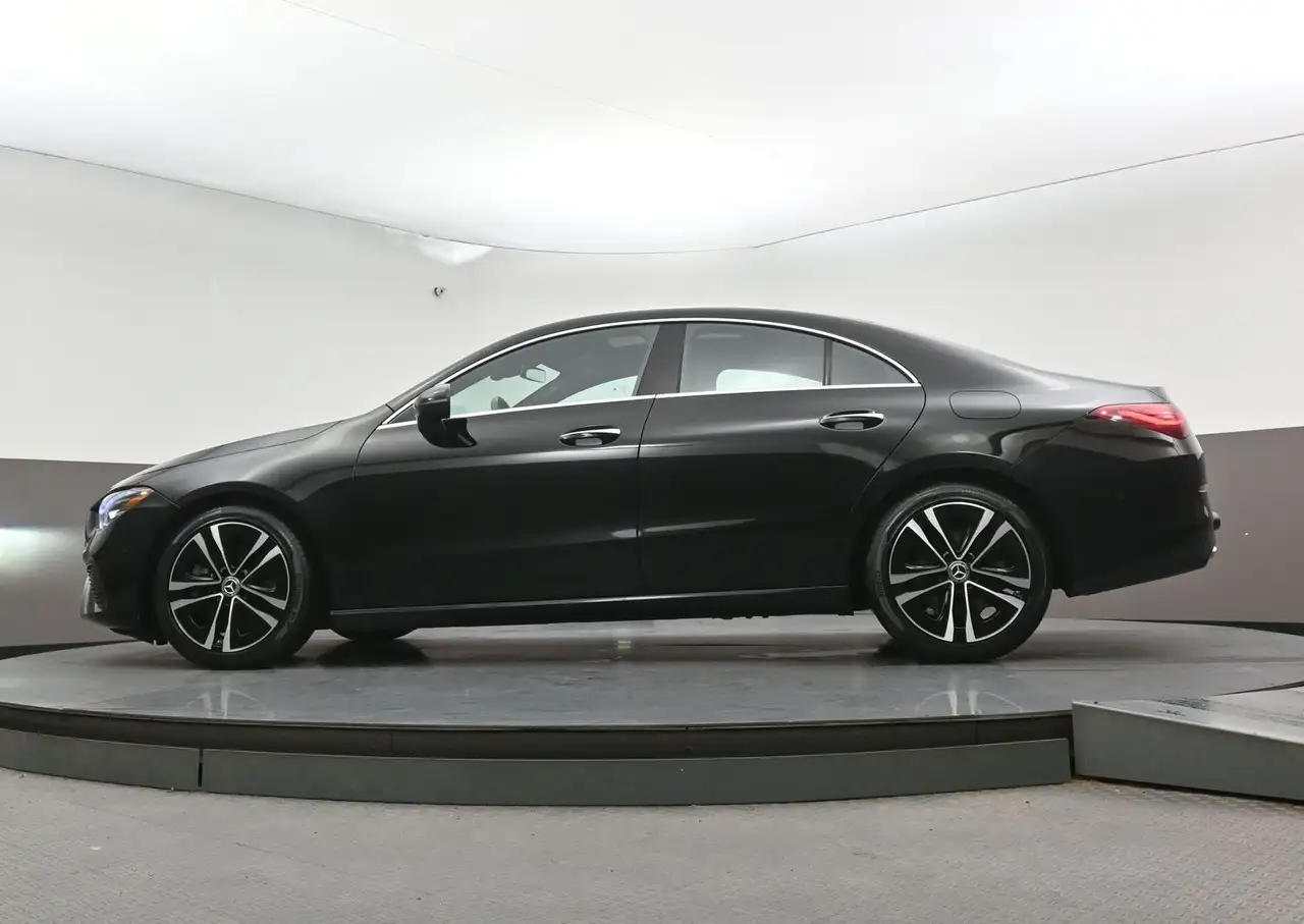 Mercedes-Benz CLA снимка Mercedes-Benz CLA