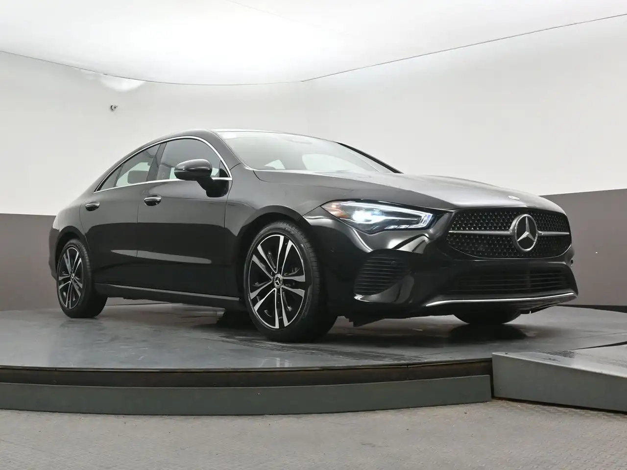 Mercedes-Benz CLA снимка Mercedes-Benz CLA