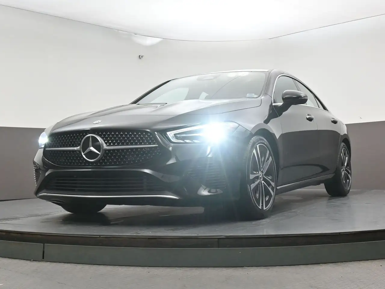 Mercedes-Benz CLA снимка Mercedes-Benz CLA