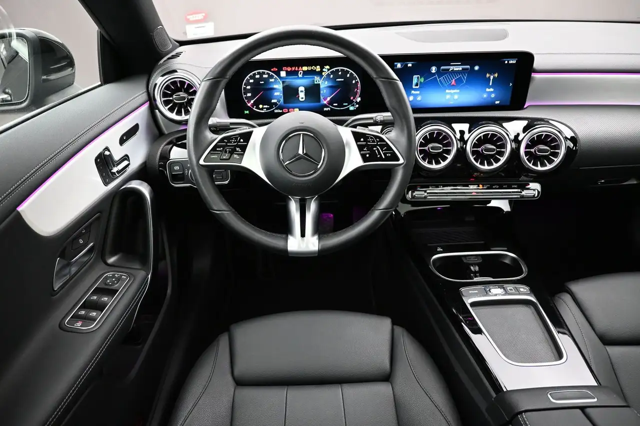 Mercedes-Benz CLA снимка Mercedes-Benz CLA