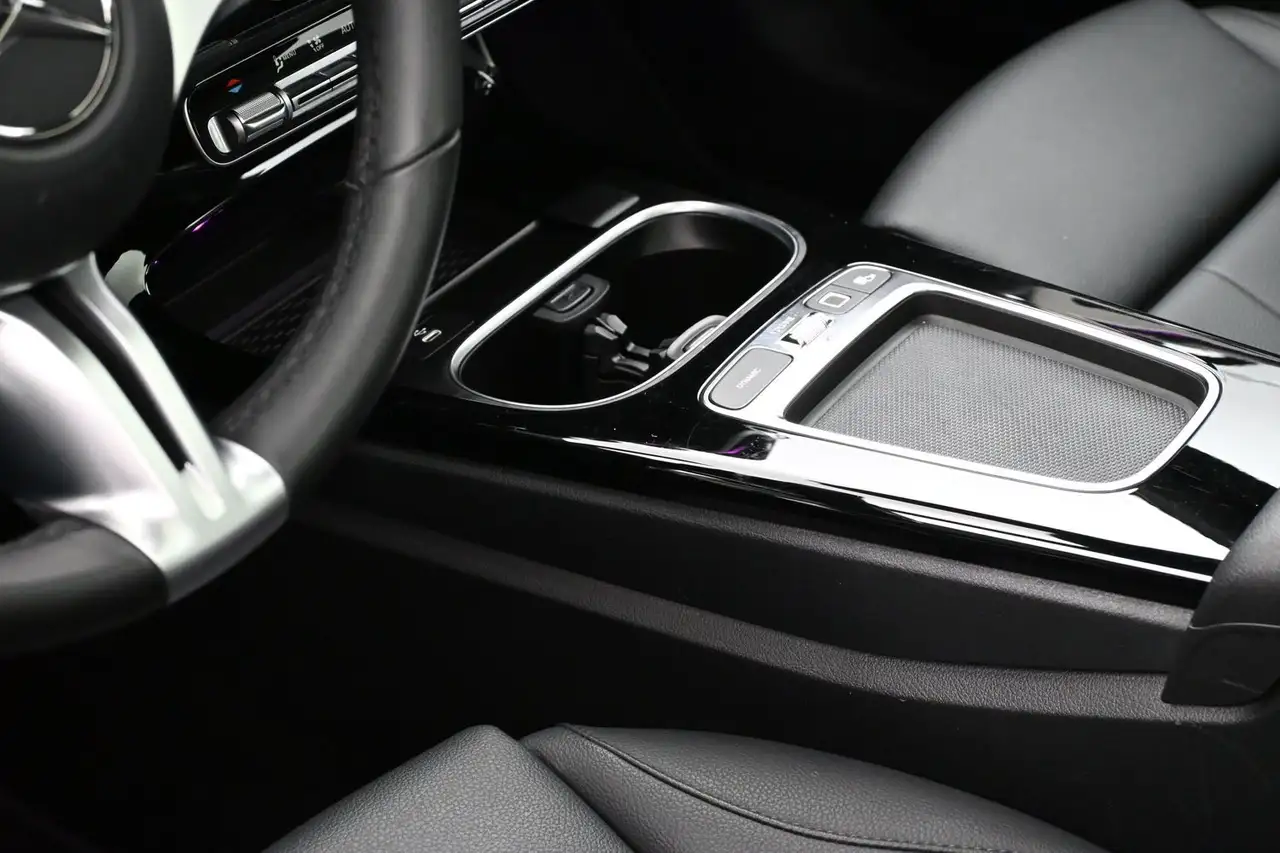 Mercedes-Benz CLA снимка Mercedes-Benz CLA