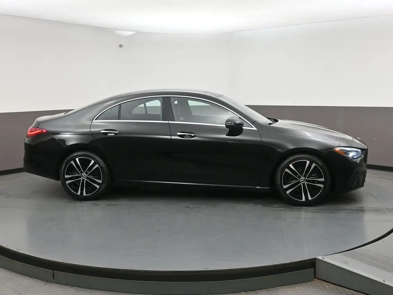 Mercedes-Benz CLA снимка Mercedes-Benz CLA