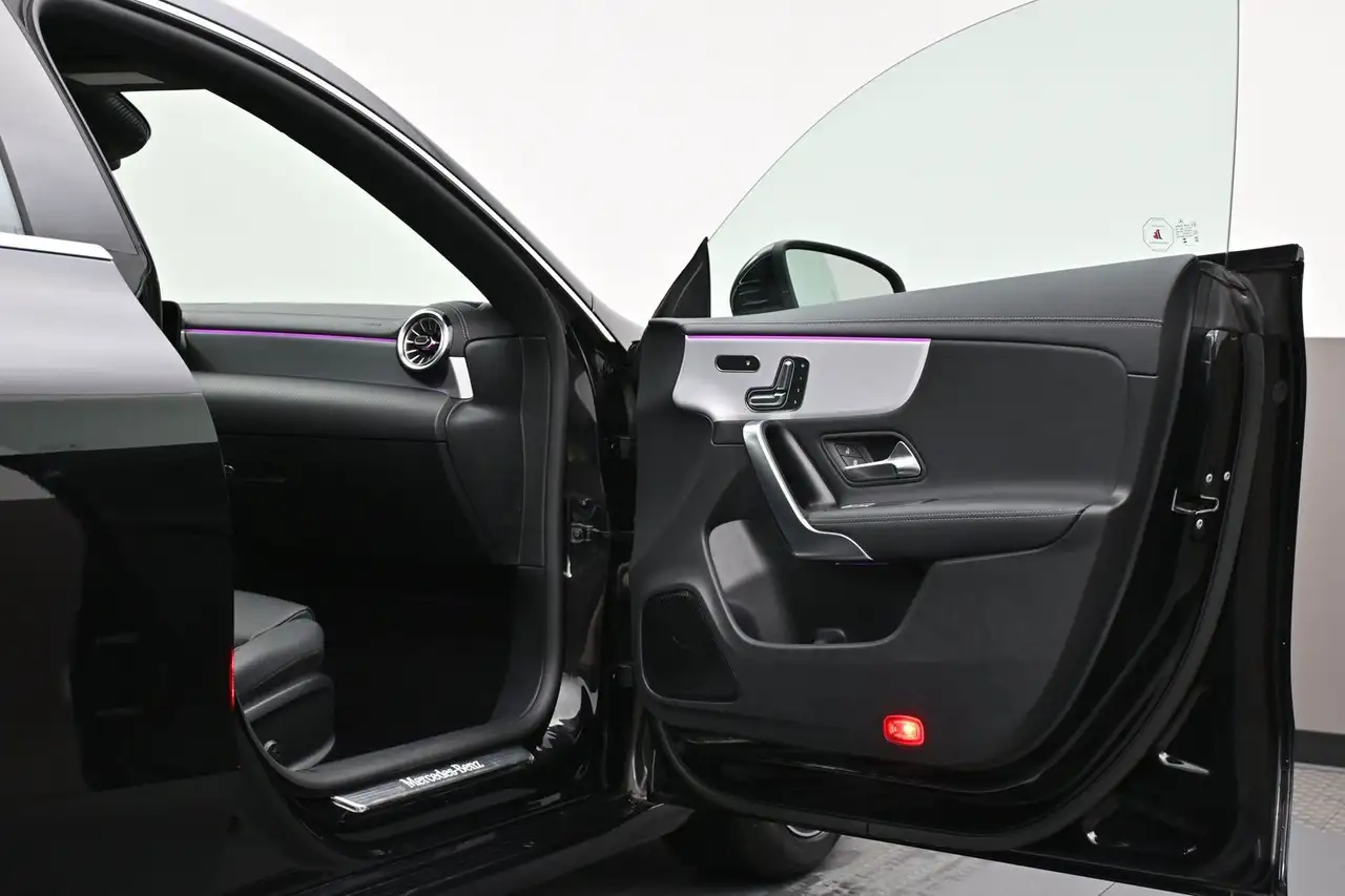 Mercedes-Benz CLA снимка Mercedes-Benz CLA