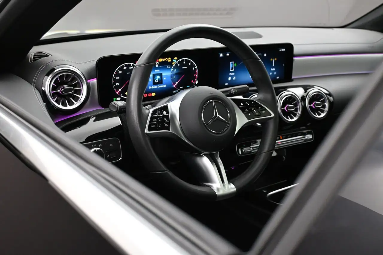 Mercedes-Benz CLA снимка Mercedes-Benz CLA
