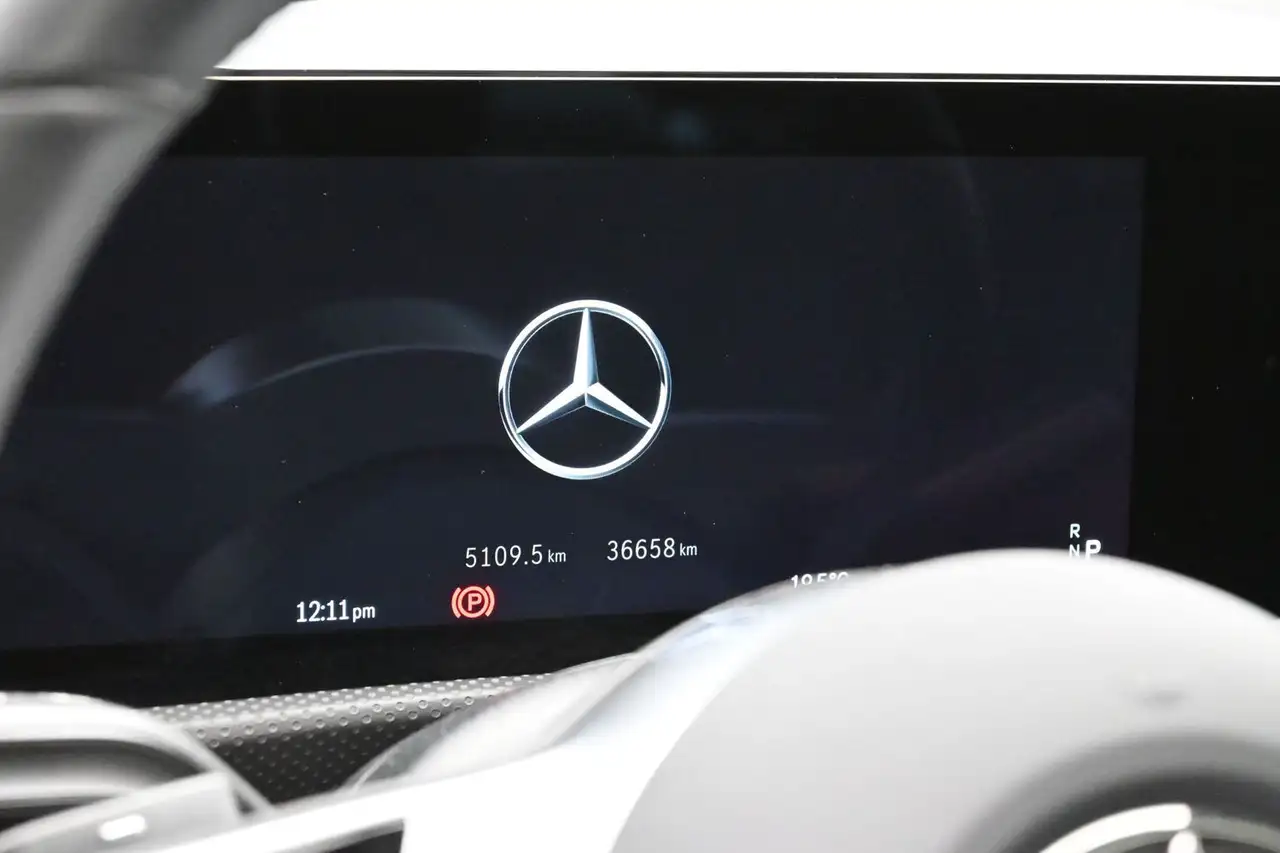 Mercedes-Benz CLA снимка Mercedes-Benz CLA