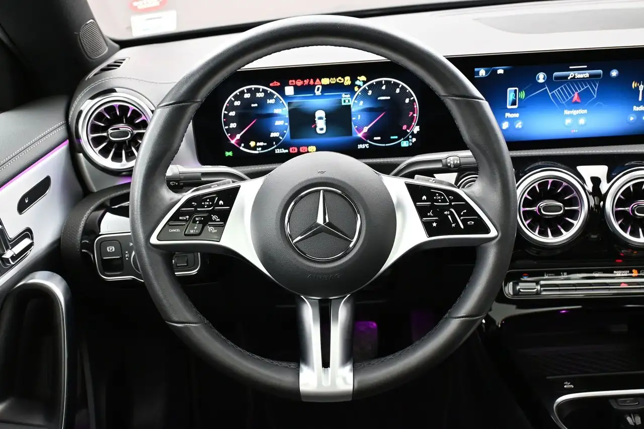 Mercedes-Benz CLA снимка Mercedes-Benz CLA