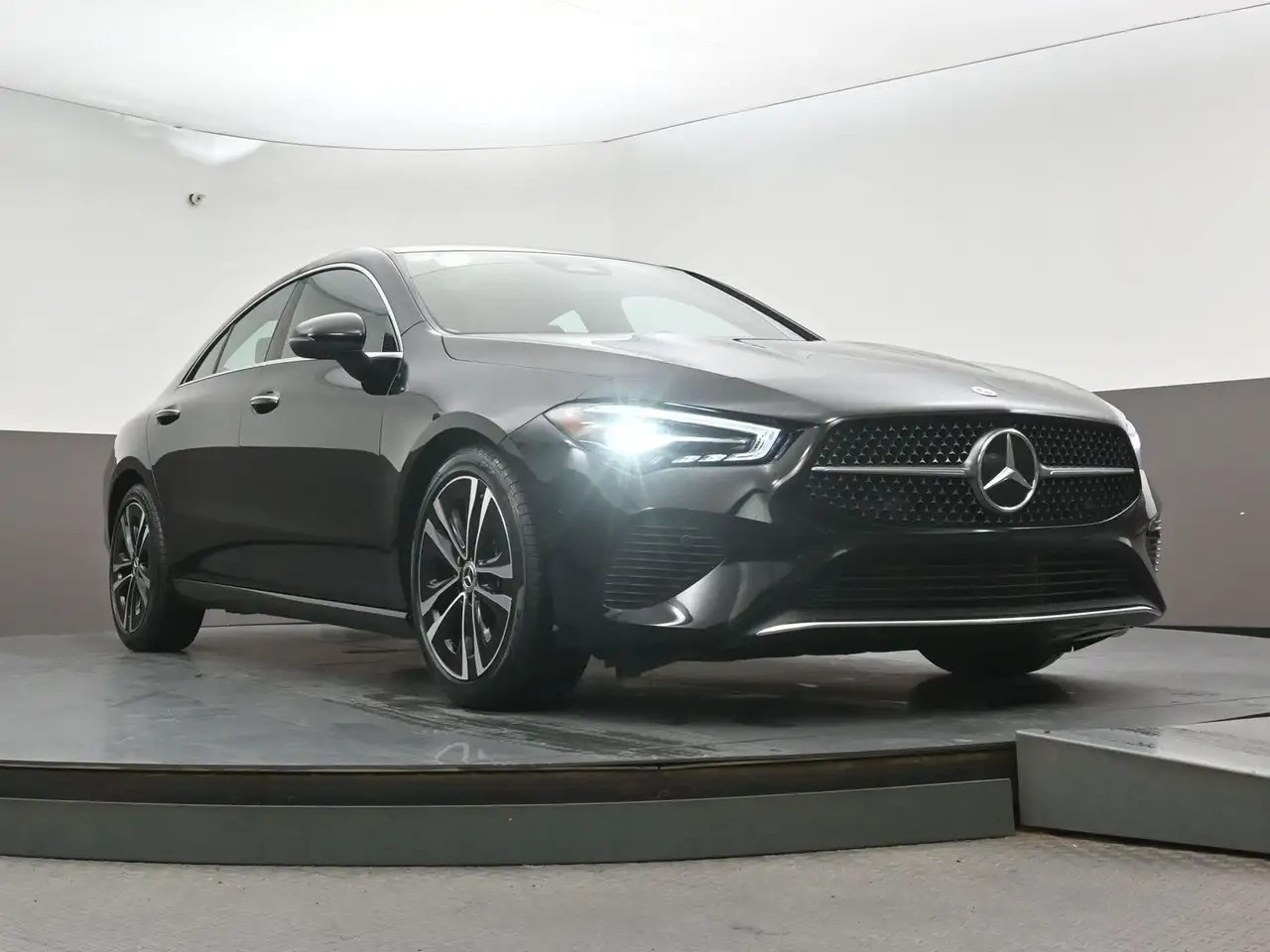 Mercedes-Benz CLA снимка Mercedes-Benz CLA