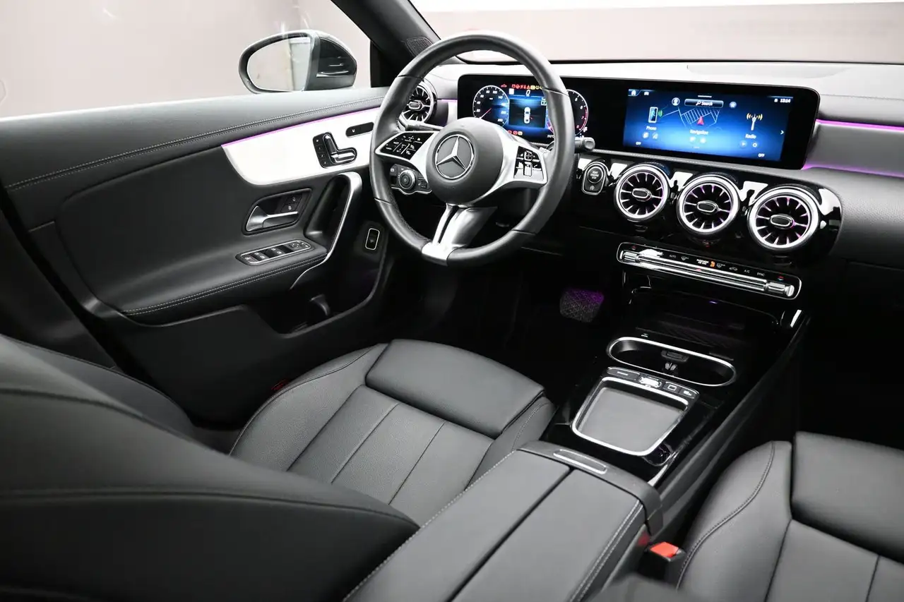Mercedes-Benz CLA снимка Mercedes-Benz CLA