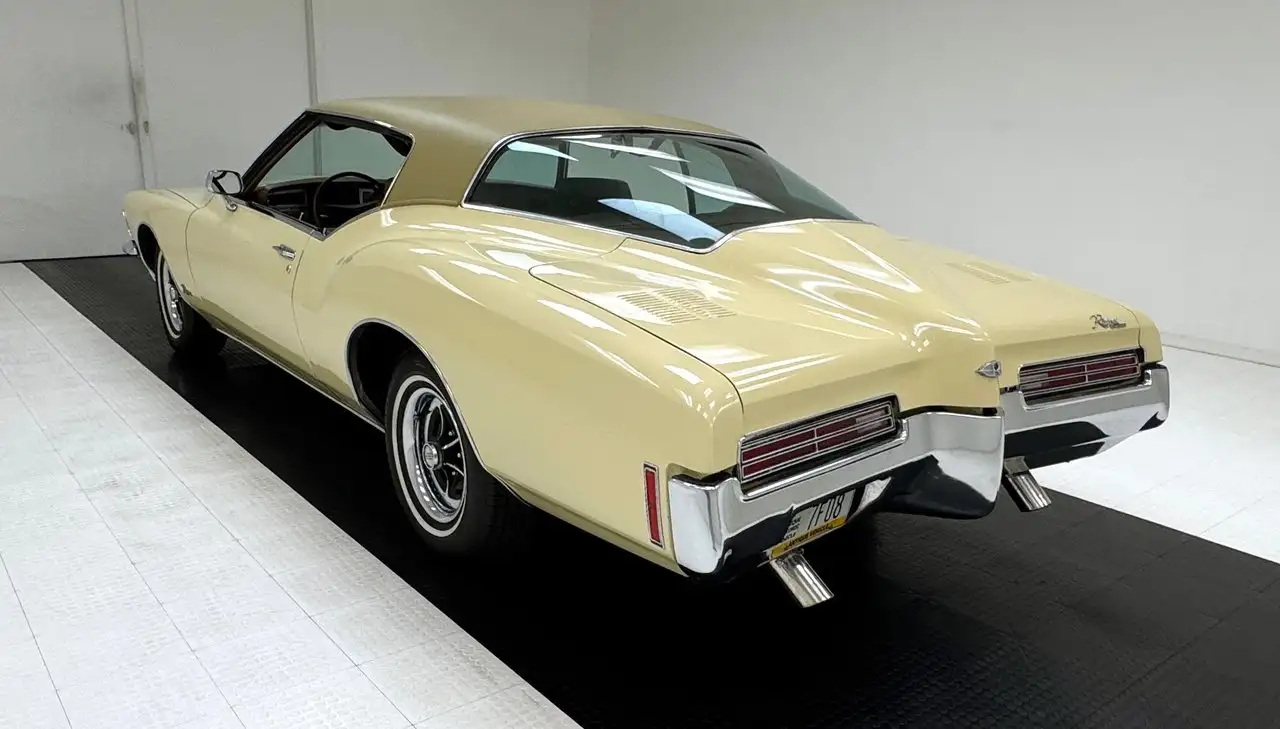 Buick Riviera Hardtop, foto 3