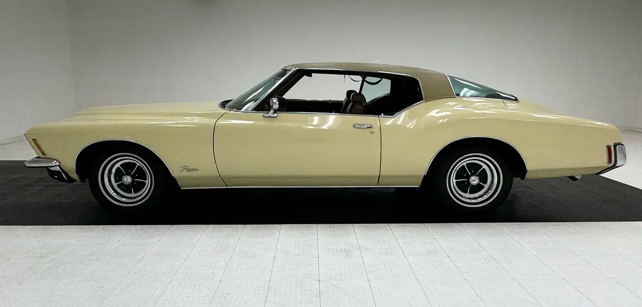 Buick Riviera Hardtop, foto 2