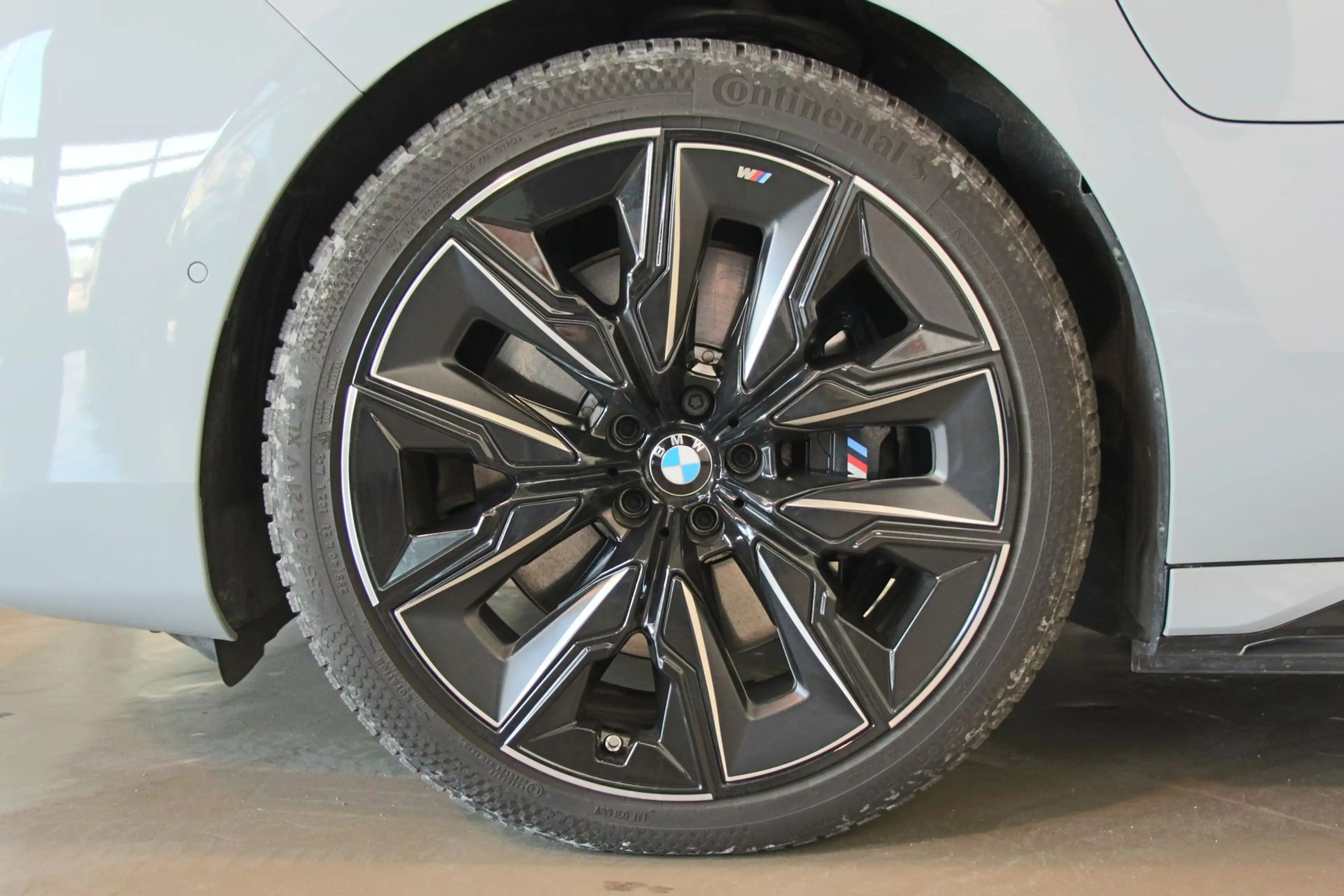 BMW 750 e xDrive M SPORT — photo 5