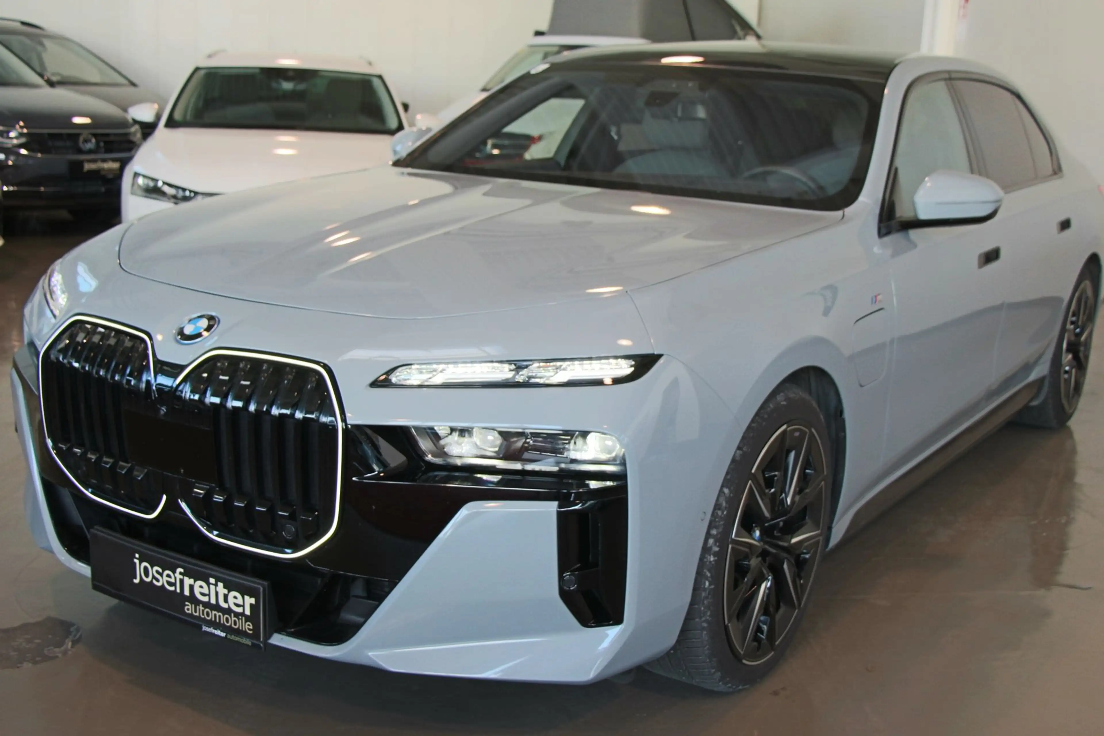 BMW 750 e xDrive M SPORT — photo 3